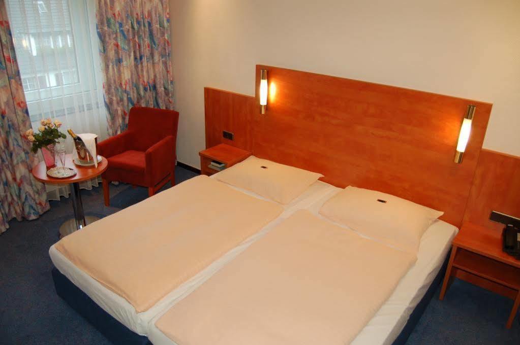 Astoria Hotel Ratingen Exterior foto
